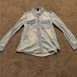 Women’s size small shirt